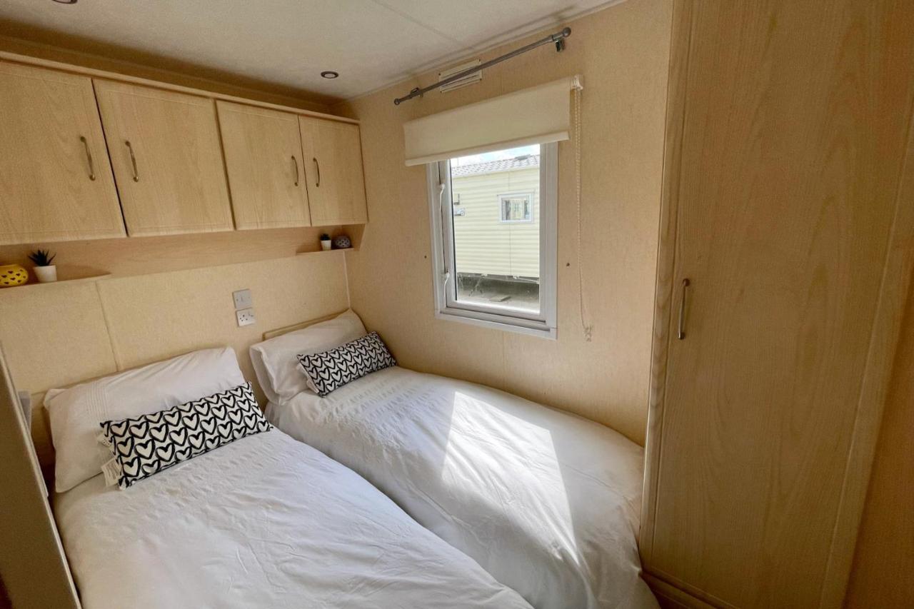 Modern Holiday Home #Skipsea Sands Static Hire Екстер'єр фото